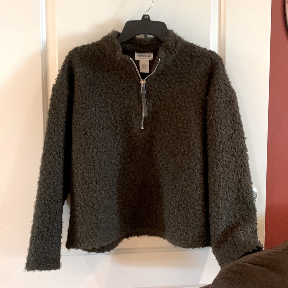Women’s Republic long sleeve 3/4 zipper sweatshirt, size small.